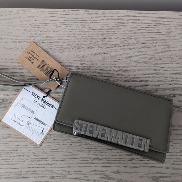 STEVE MADDEN WRISTLET - Picture 2 of 6